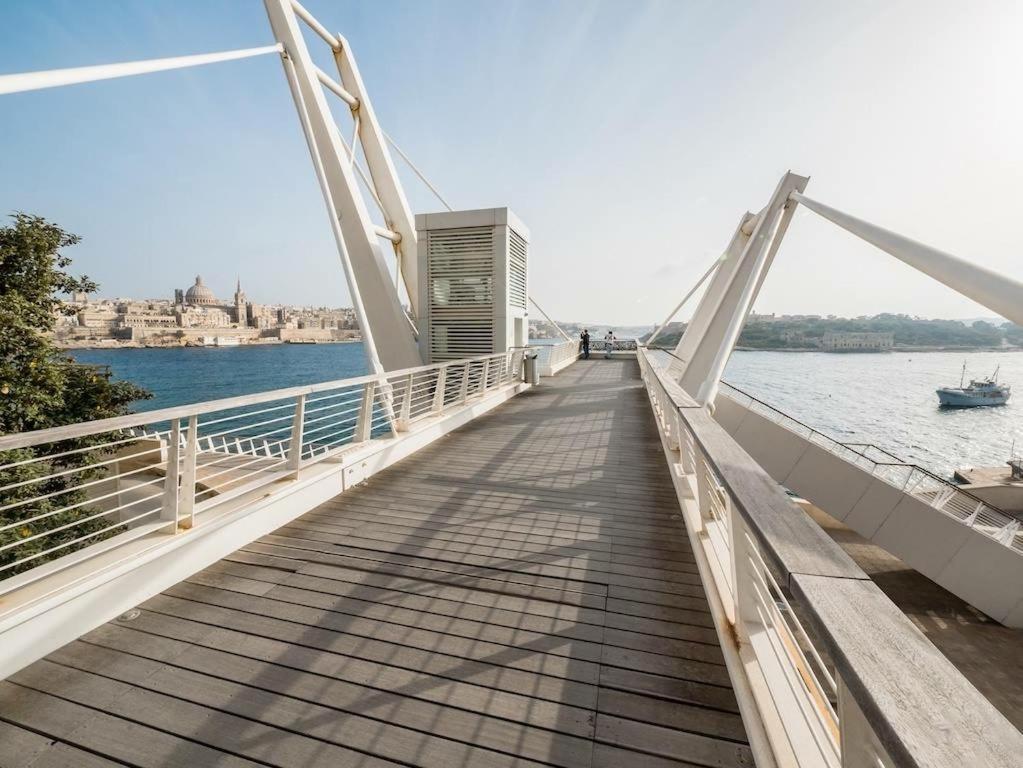 Luxe Apartment With Valletta And Harbour Views Sliema Exteriér fotografie